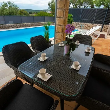 Pianka Villa *